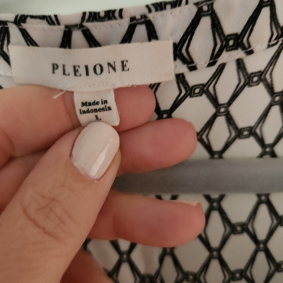 Pleione Black and White chain link blouse size Large - Picture 3 of 3